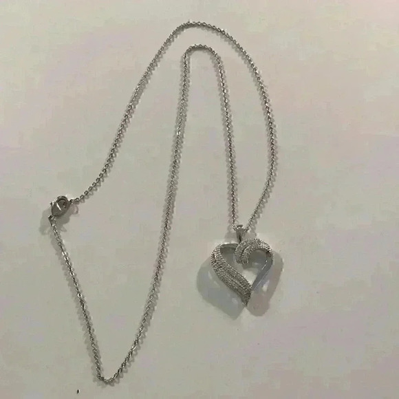 Macy’s new Cubic Zirconia Heart in fine silver - Picture 2 of 8